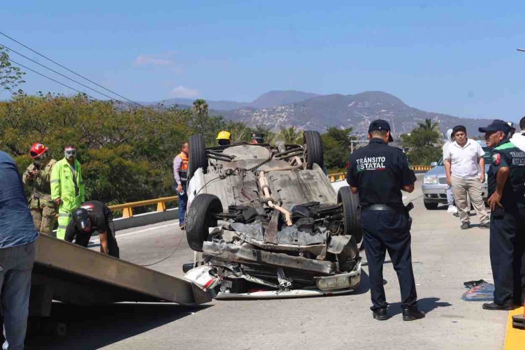 Deja cinco heridos un choque en la capital y en Zihuatanejo otro ...