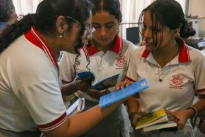 Libros sin precio: la gira 25 para el 25 recorre las aulas guerrerenses para promover la lectura