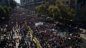 Participan miles en manifestaciones en América Latina por el 8M que desafían el giro a la derecha en la región