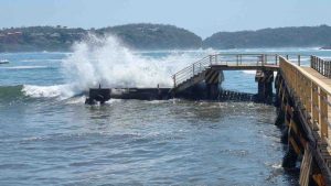 Cierran el muelle de playa Linda por el mar de fondo; no hay traslados a Ixtapa