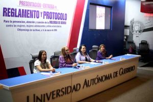 Funcionarias de la UAG se oponen a que se borren derechos logrados por el feminismo