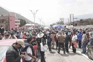Cierran la autopista nueve horas en Chilpancingo 16 pueblos de la sierra; exigen obras y servicios