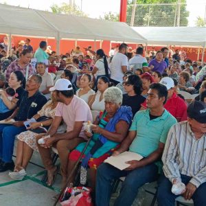 Vecinos de la zona poniente piden obras y servicios en la sesión de Cabildo abierto