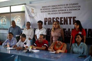 El gobierno estatal amenaza a padres y trabajadores del Cecyteg, denuncian