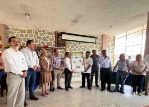 Presentan cartel conmemorativo por los 100 años de la Normal Rural de Ayotzinapa