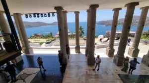 El Partenón ya es parada obligada de turistas en Zihuatanejo