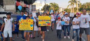 Caminan por la Costera para visibilizar a las personas que viven con autismo