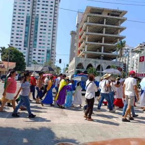 Piden no normalizar la violencia en las representaciones del viacrucis en playas