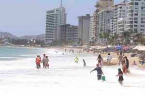 Mueren ahogados dos turistas más en Acapulco y otro en playa Linda de Ixtapa