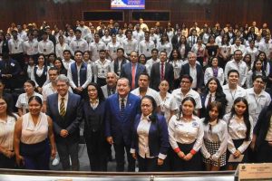 Pondera Monreal la cercanía de Esthela Damián con Sheinbaum en evento en la Cámara de Diputados