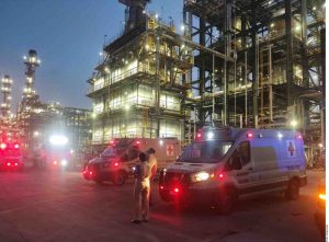 Sheinbaum descarta daños en Dos Bocas tras el incendio; ingresan agentes de FGR a la refinería