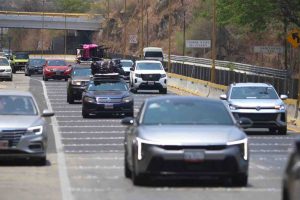 Bendice el arzobispo a vacacionistas para que regresen con bien a sus hogares
