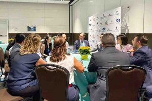 Dialoga Sectur con las grandes navieras del mundo en feria internacional del ramo