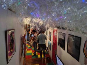 Acapulco construye un puente artístico hacia SLP con una exposición que drena el limbo colectivo