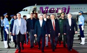 El canciller de Irán desmiente que esté previsto un encuentro con enviados de EU en Islamabad