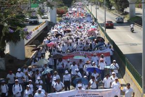 Participan unos mil maestros del SNTE en Chilpancingo por el Día de los Trabajadores