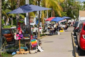 Están ocupadas por comercios las áreas restringidas de la Costera en la zona Dorada