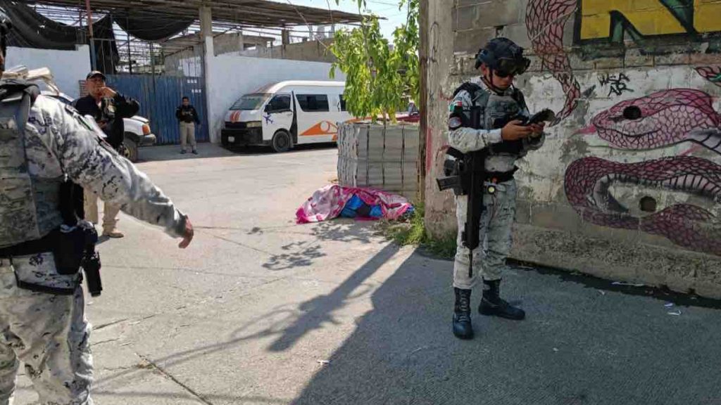Hallan un asesinado con torniquete y envuelto en sábanas en la colonia ...