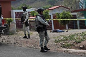 Tras seis días de ataques, llega el gobierno a donde hay tres muertos, desplazados, miedo y hambre