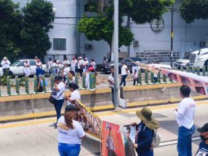 Cierran madres buscadoras la autopista en Chilpancingo