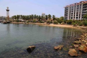 Carecen las playas Honda y Manzanillo de alumbrado, mobiliario y señalética
