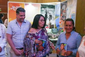 Encuentro casual de Esthela Damián y Abelina; no vayan a poner que estoy declinando, dice la alcaldesa