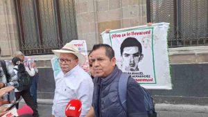 No se puede que regrese el GIEI, dice Sheinbaum en una reunión a madres y padres de los 43