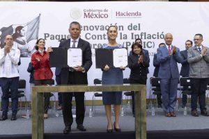 Renueva Sheinbaum el pacto para mantener en 910 pesos el precio máximo de la canasta básica