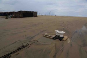 Afecta la tormenta Boris unas 65 ramadas y hunde cinco cayucos en Barra de Coyuca