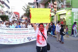 Marcha la comunidad LGBTI en Chilpancingo; exige justicia para cinco asesinados este año