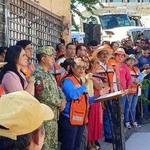 Sugiere Abelina sacar “a punta de chingadazos” a quien llegue y no pague puntual el aguinaldo