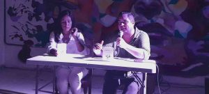 Presentan el libro El cazador de dinosaurios y defienden la complejidad y el rigor de la minificción en Guerrero