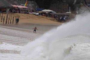 Por dos días más habrá mar de fondo en Guerrero; piden precaución a bañistas