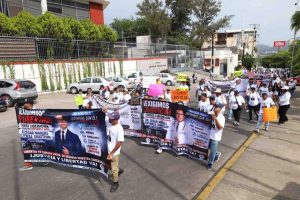 Marchan en Chilpancingo trabajadores de Salud en apoyo a nuevos acusados del caso Ayotzinapa