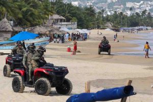 Vigilarán 80 marinos las playas de Acapulco en vacaciones