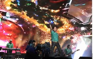 Revive Caifanes el ánimo colectivo con 65 mil seguidores en el Estadio GNP tras la herida mundialista