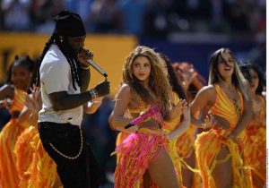 Shakira y Madonna hacen vibrar al estadio Nueva York durante el show de medio tiempo de la final del Mundial