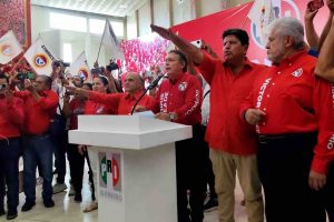 Toma enviado del CEN del PRI protesta a 442 Defensores de México en Guerrero