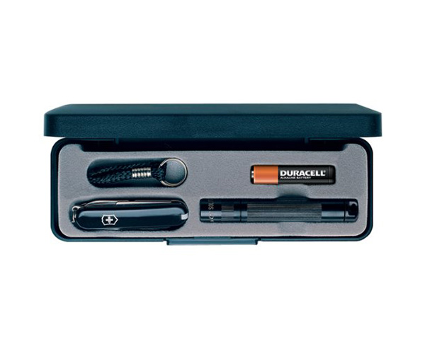 BLACK SOLITAIRE FLASHLIGHT W/BLACK CLASSIC SWI, PRES BX < Maglite #K3A492 