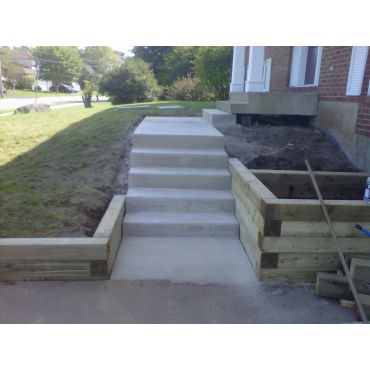 Broom finish steps & walkway