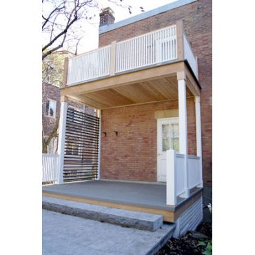 Balcon en cèdre rouge et composite