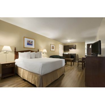 Efficency Queen with sofa