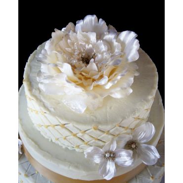 maple lattice design anniversary cake