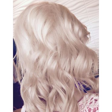 Discover the entire platinum hair colour