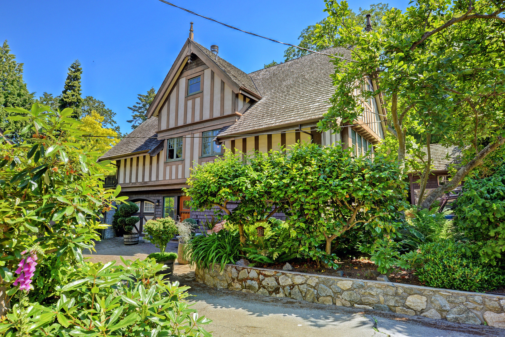 1043 St. Charles St a luxury home for sale in Victoria, Victoria