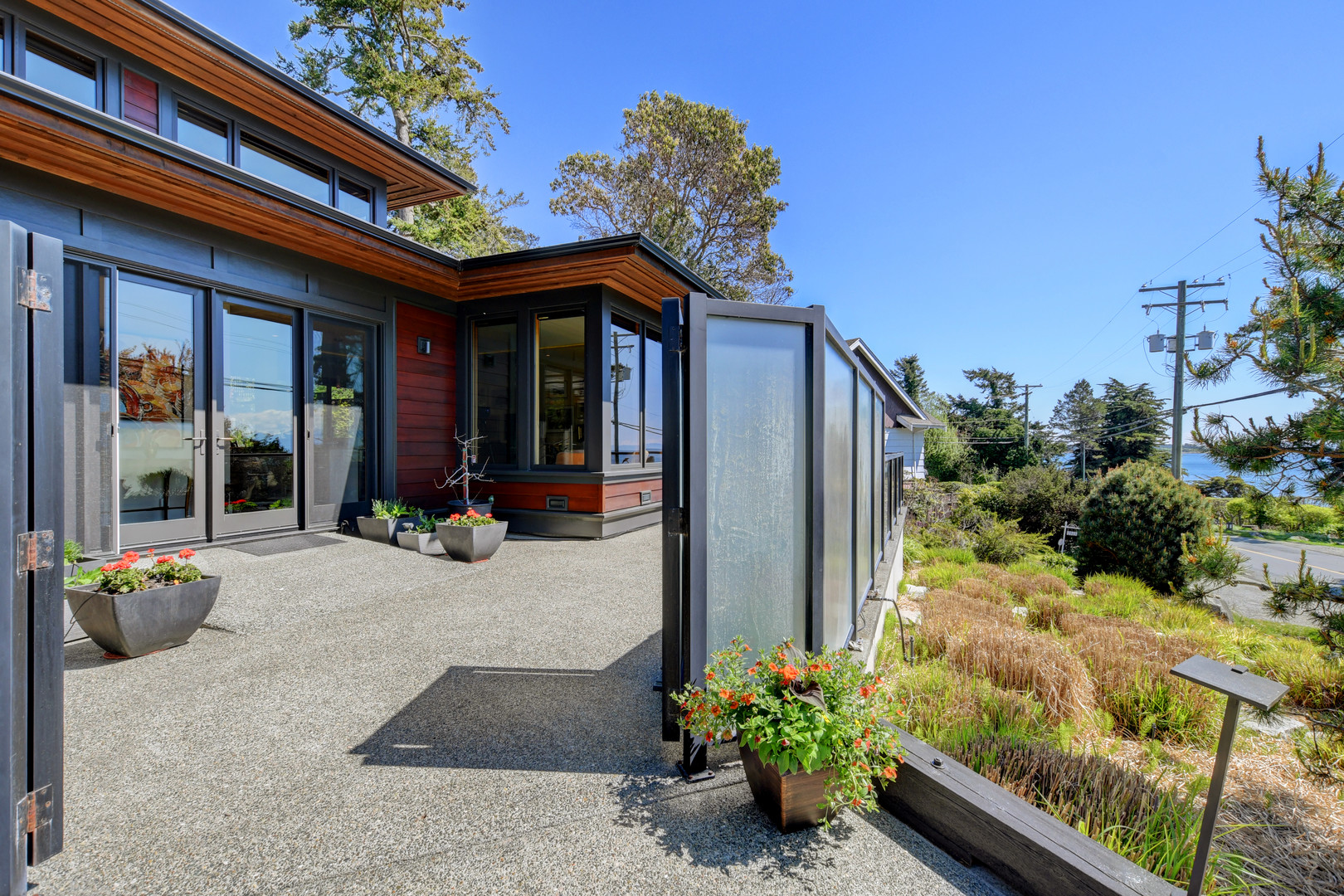 Shelley Saldat and Corie Meyer Present 2952 Tudor Ave Saanich East