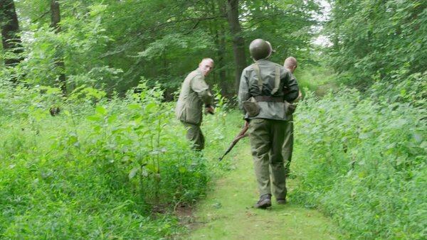 Soldiers Run from Gunfire Clip 1 vfx asset stock footage