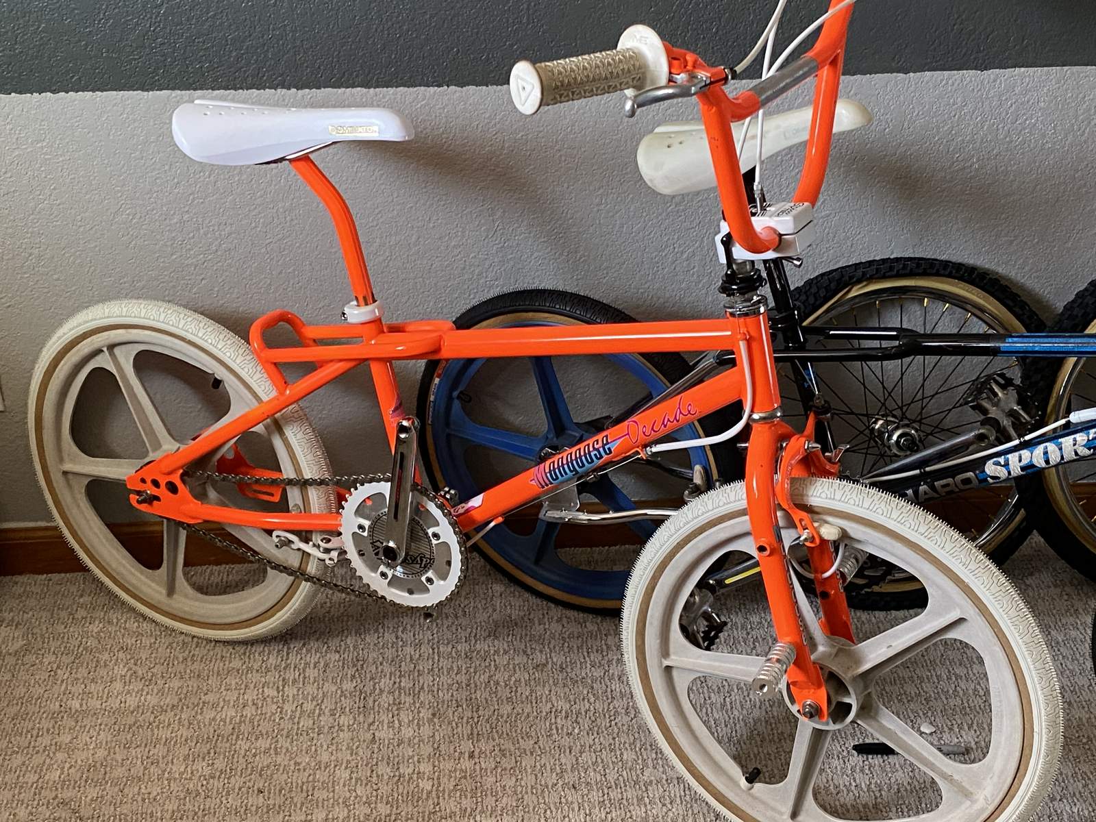 mongoose la familia frame