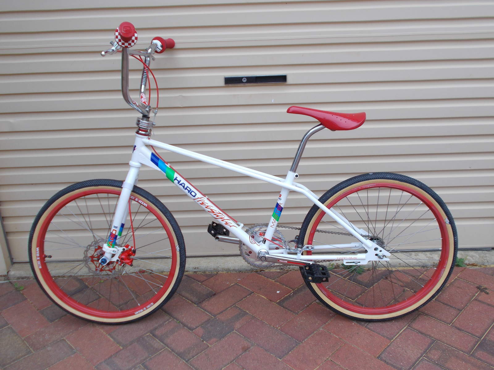 cruiser bike with disc brakes