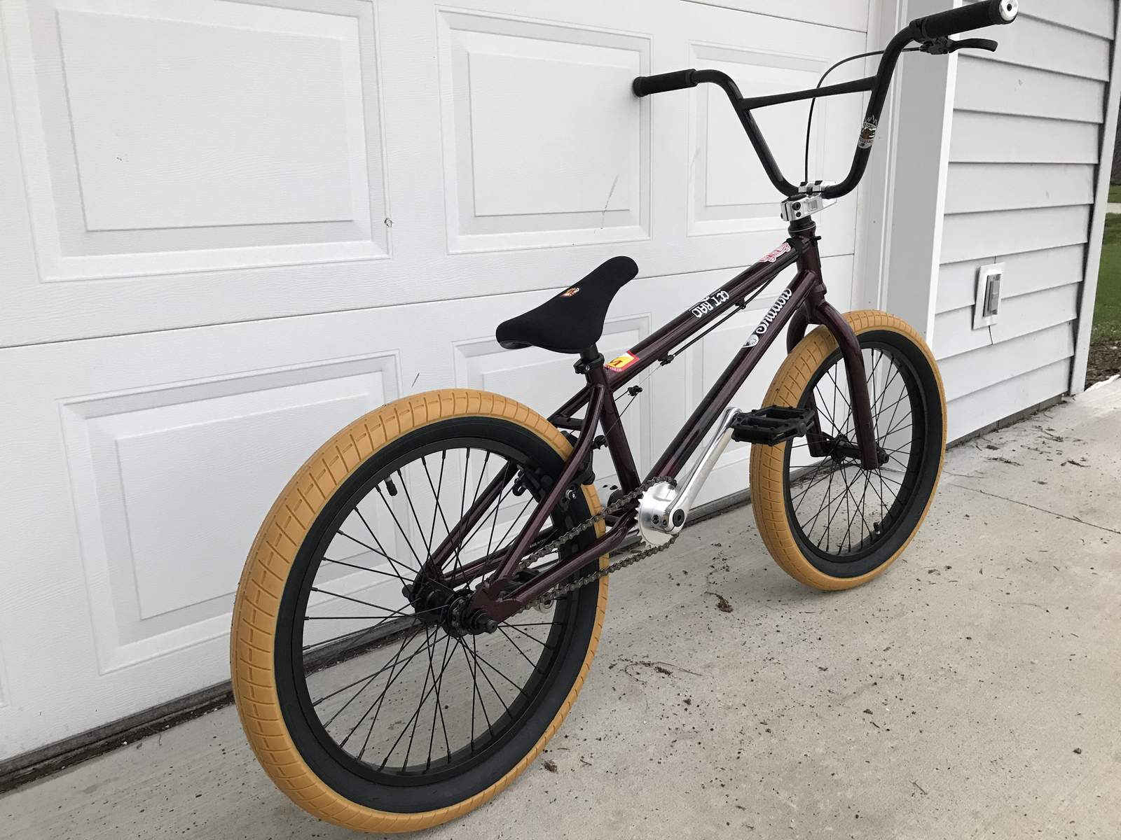 mongoose la familia frame